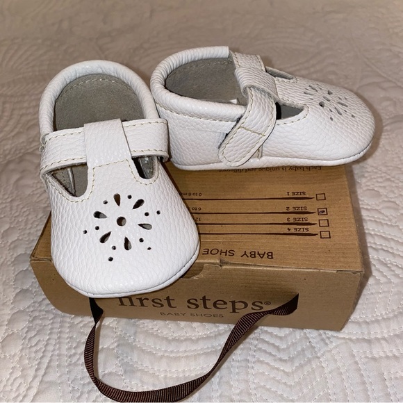 First Steps baby girls white moccasins - Picture 8 of 10